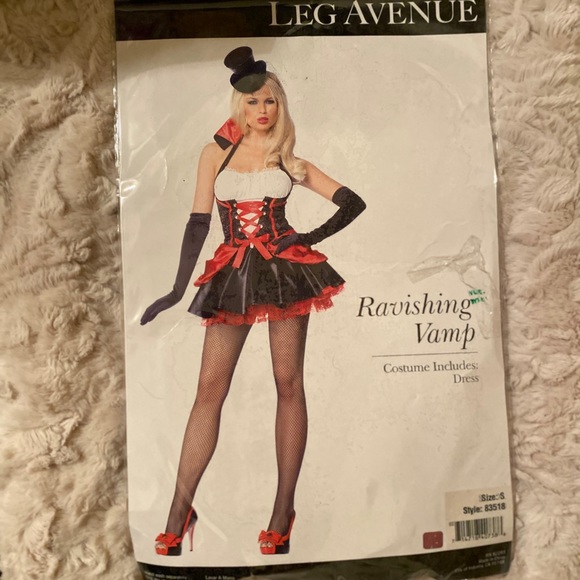 Costumes - Picture 5 of 7